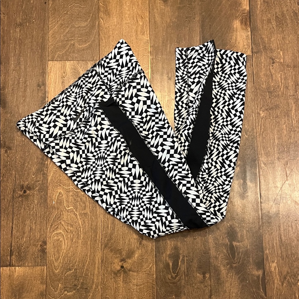 Nike Black and White Geometric Leggings